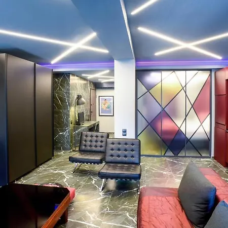 Luxury A At Mitropoleos-aristotelous Square *
